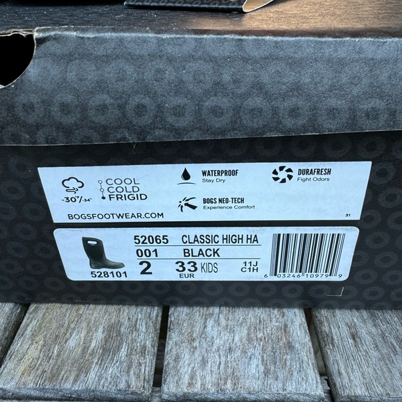 Bogs waterproof kids rain/mud/snow boot size 2 - Picture 7 of 8